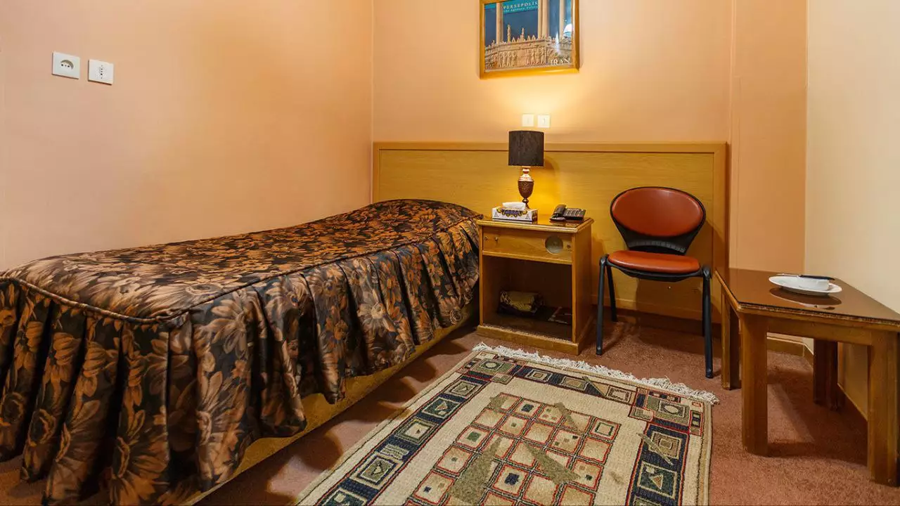 Alibaba https://cdn.alibaba.ir/ostorage/hotel-accommodation-images/681a2ca019aa61e2a799b54a_یک تخته.webp